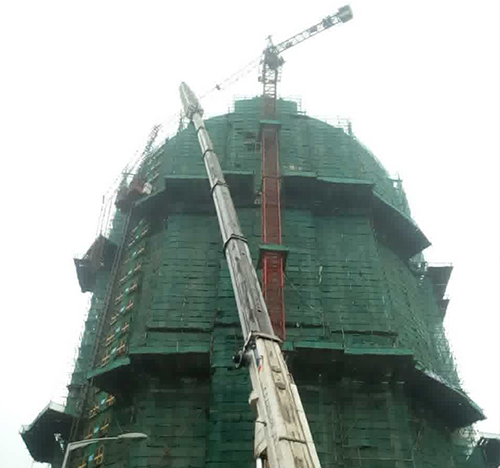 株洲市吊车在工地上作业